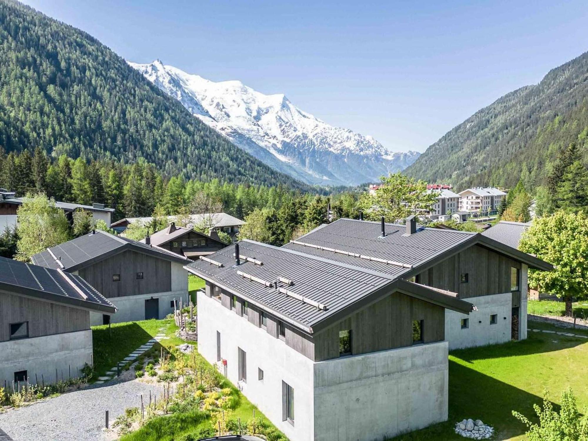 Contemporain Avec Sauna, Cheminee, Et Grand Jardin - Fr-1-343-243 *
