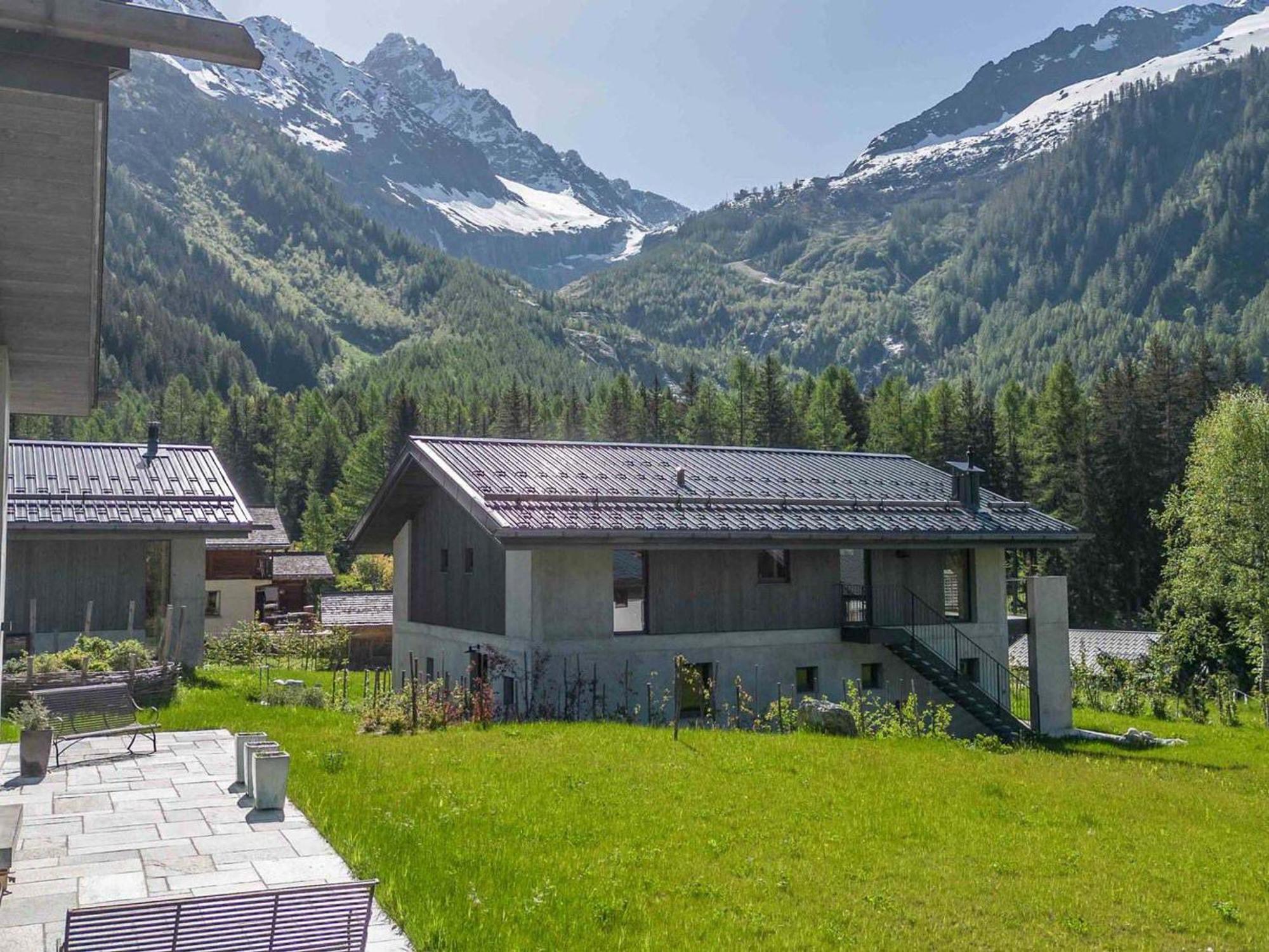 Contemporain Avec Sauna, Cheminee, Et Grand Jardin - Fr-1-343-243 * Chamonix