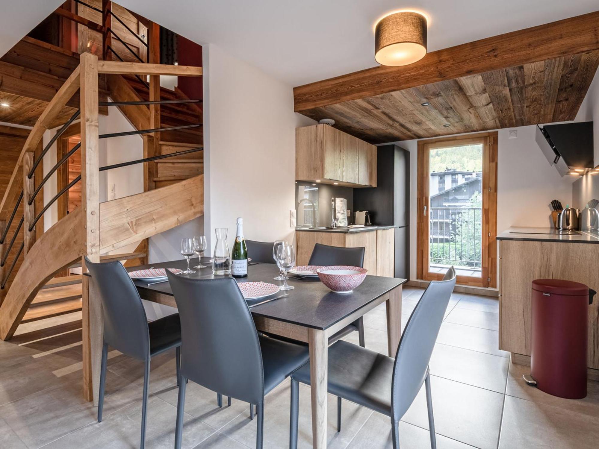 Duplex Centre Pour 6 Avec Balcon Et Garage - Fr-1-343-248 * Chamonix