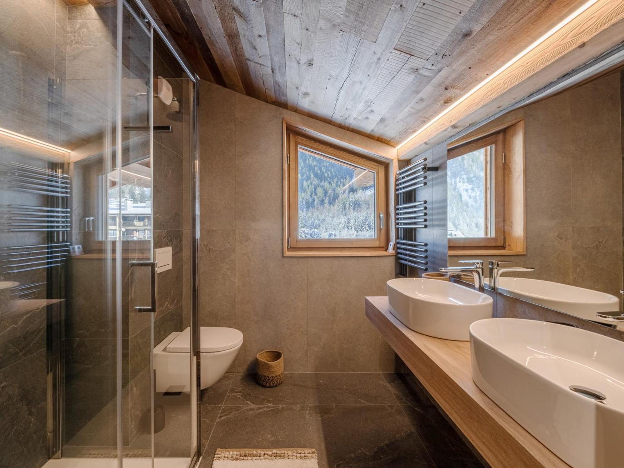 De Luxe Avec Piscine Interieure Et Sauna, Proche - Fr-1-343-261 Chalet Chamonix