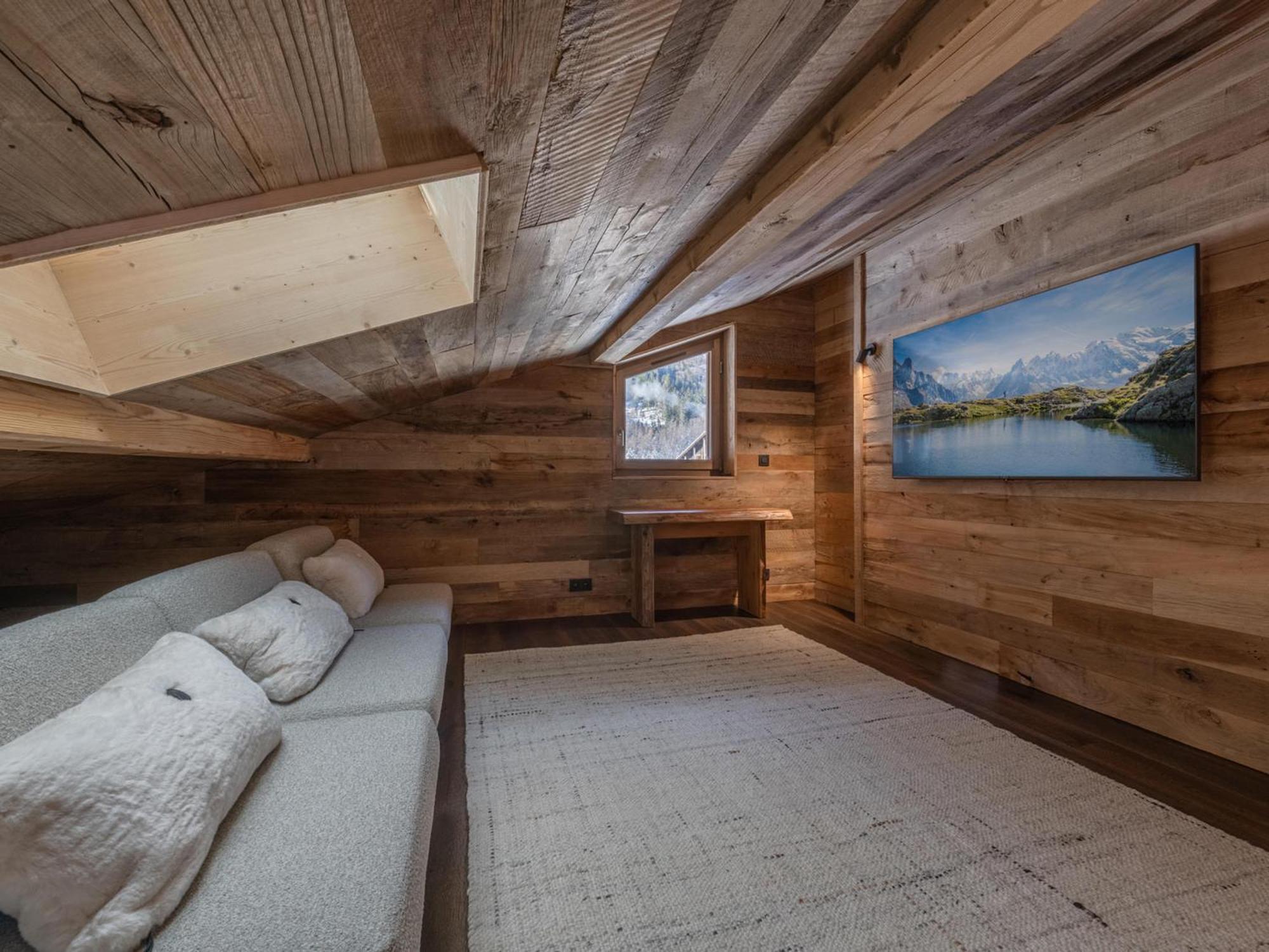 De Luxe Avec Piscine Interieure Et Sauna, Proche - Fr-1-343-261