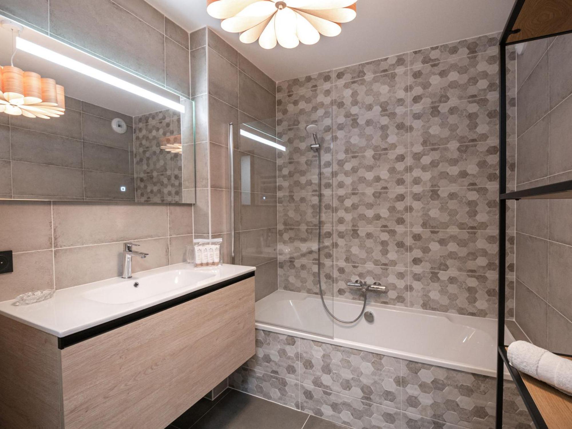 Apartment Moderne Avec Sauna, Balcon Et Parking A - Fr-1-343-246