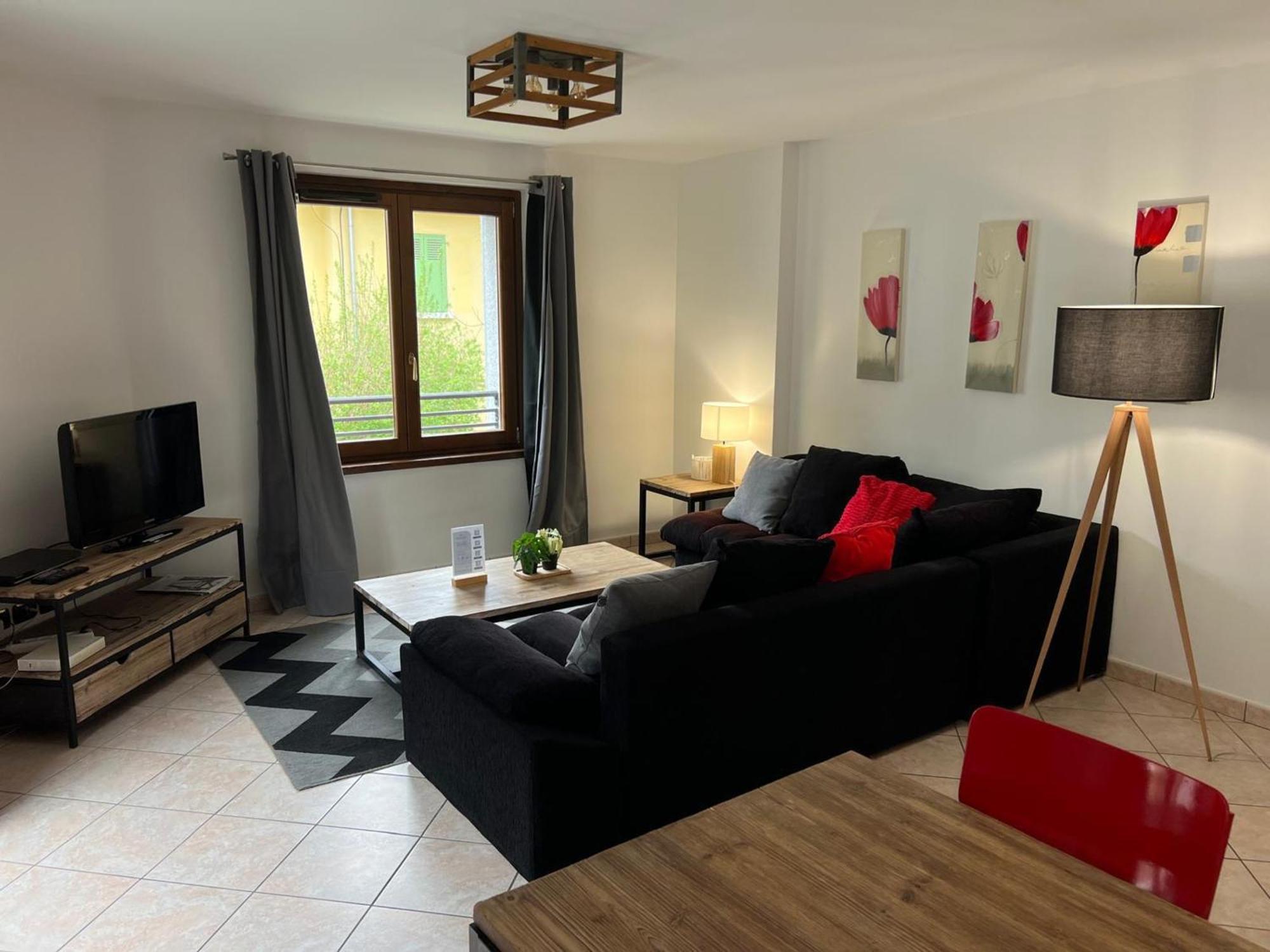 Bel Avec Parking Et Wifi Au Centre De - Fr-1-343-187 *