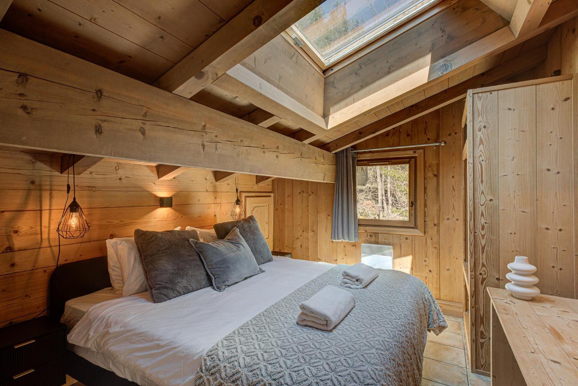 Soleil, Alpes Travel, Argentiere, Sleeps 9 Apartment Chamonix