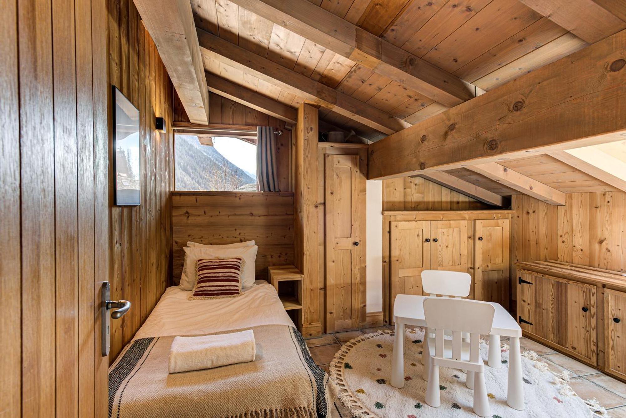 Soleil, Alpes Travel, Argentiere, Sleeps 9 Chamonix