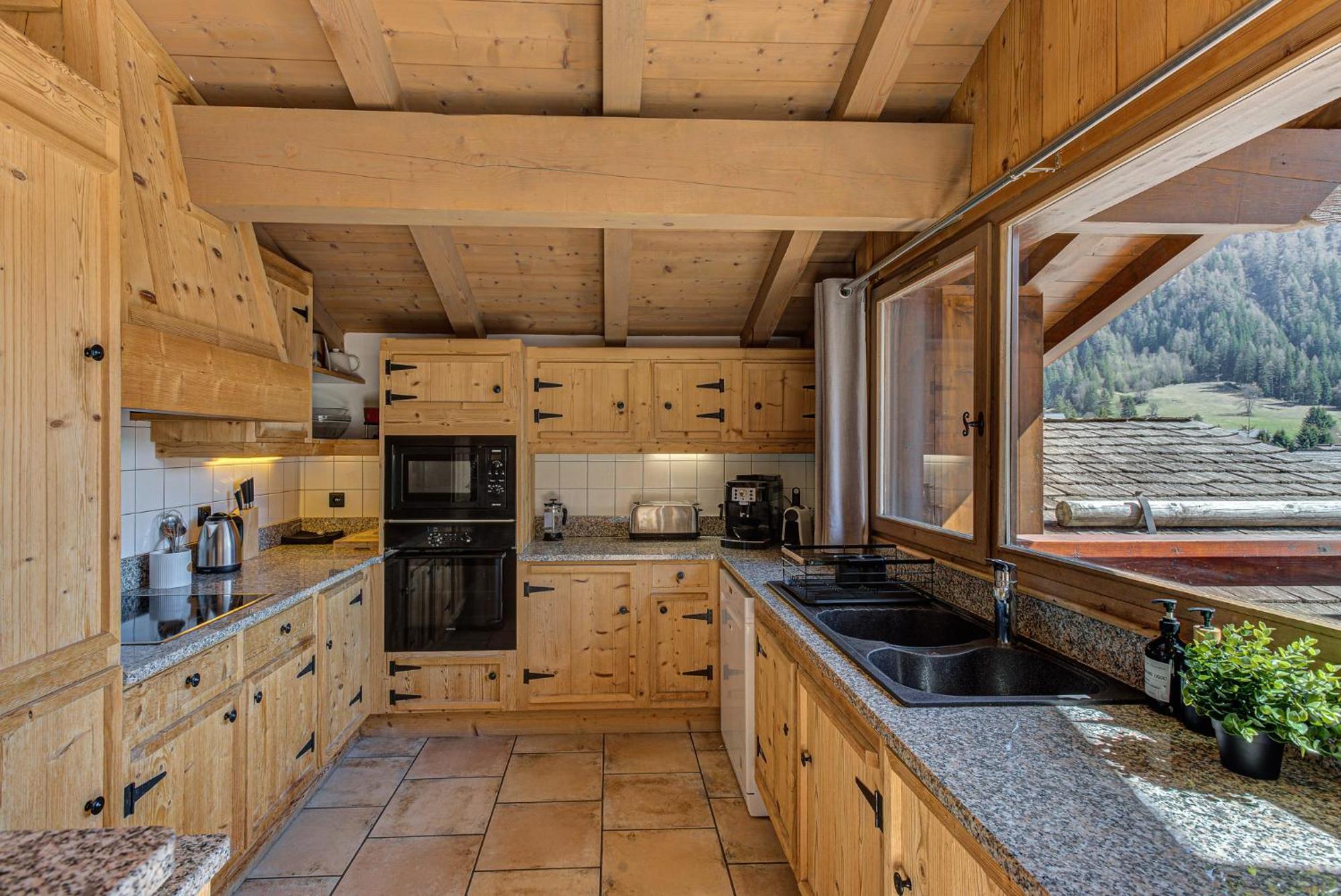 Soleil, Alpes Travel, Argentiere, Sleeps 9 Apartment *