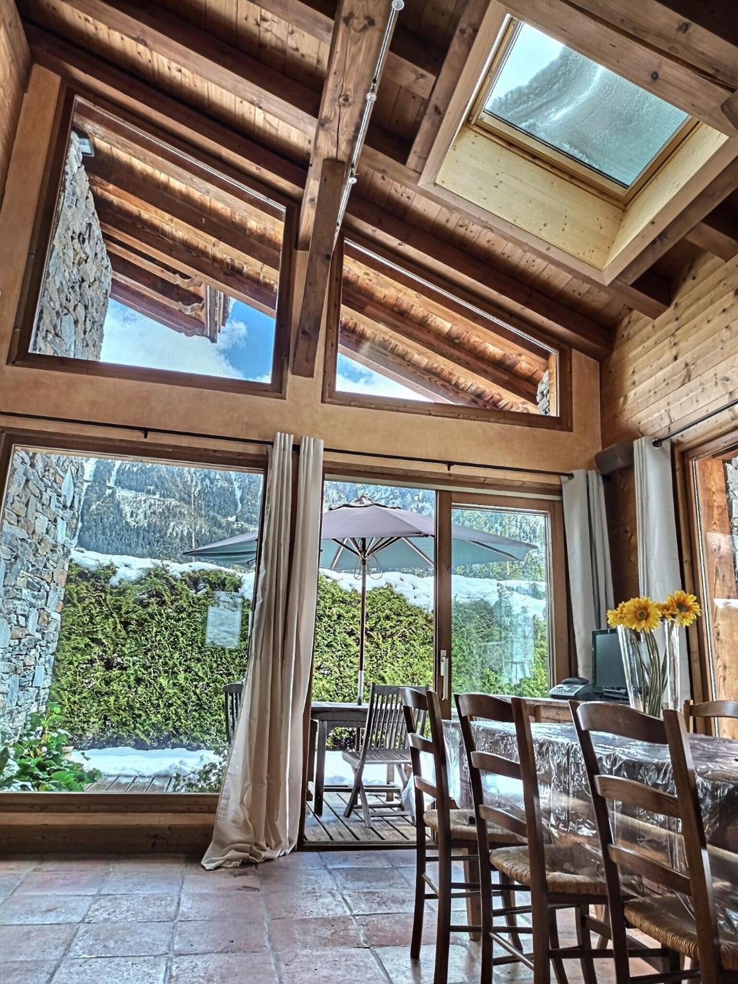Chalet Spacieux A Pour 9 - Vue Panoramique Mont-blanc, Jacuzzi, Jardin & Parking Chamonix