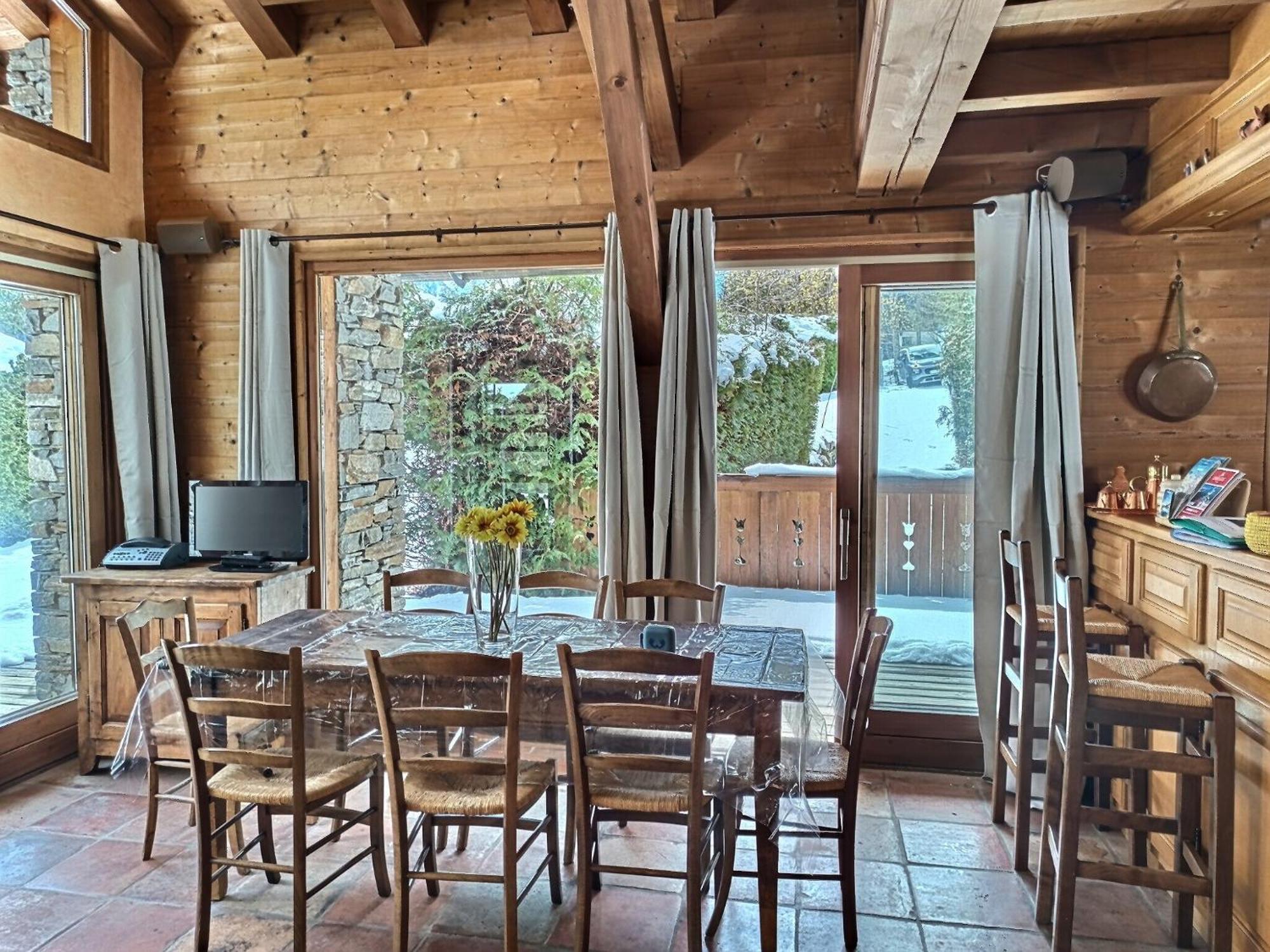 Chalet Spacieux A Pour 9 - Vue Panoramique Mont-blanc, Jacuzzi, Jardin & Parking Chamonix