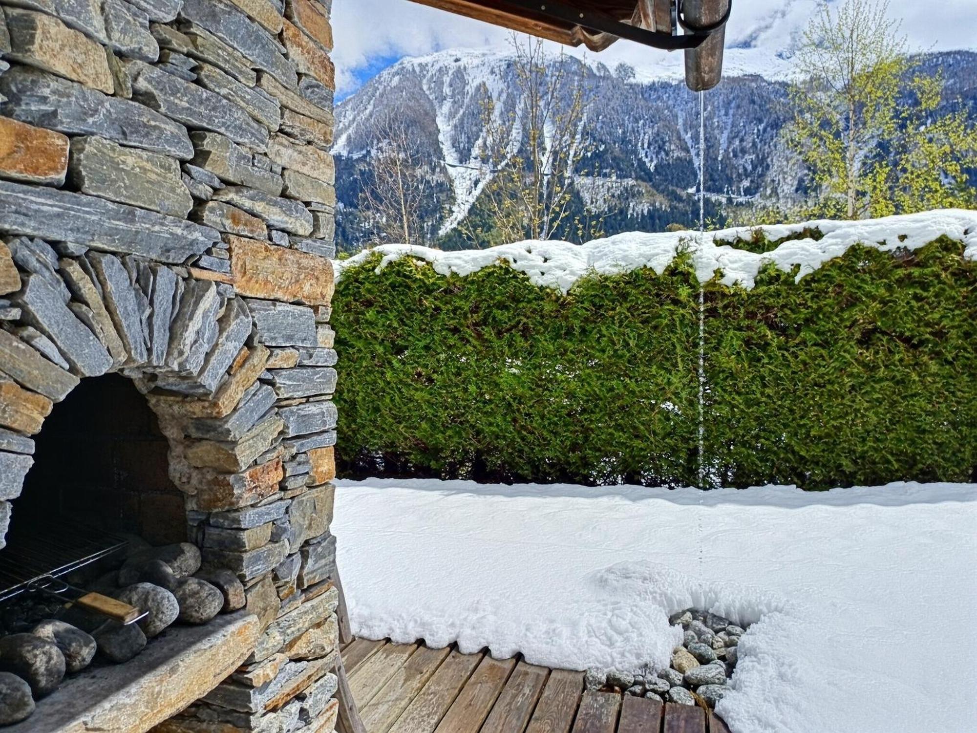 Chalet Spacieux A Pour 9 - Vue Panoramique Mont-blanc, Jacuzzi, Jardin & Parking *