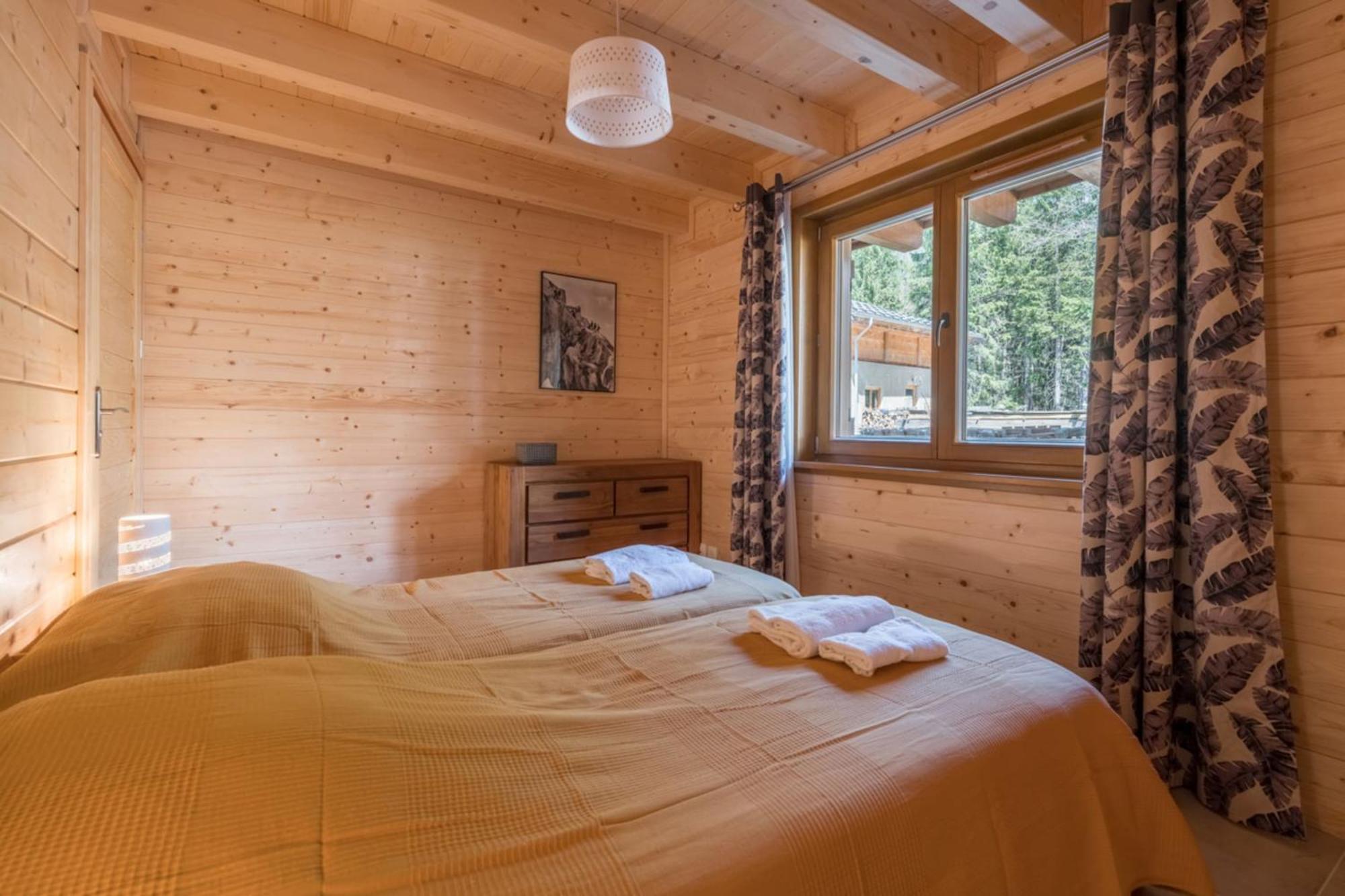 Large For 10 With Beautiful Garden Chamonix