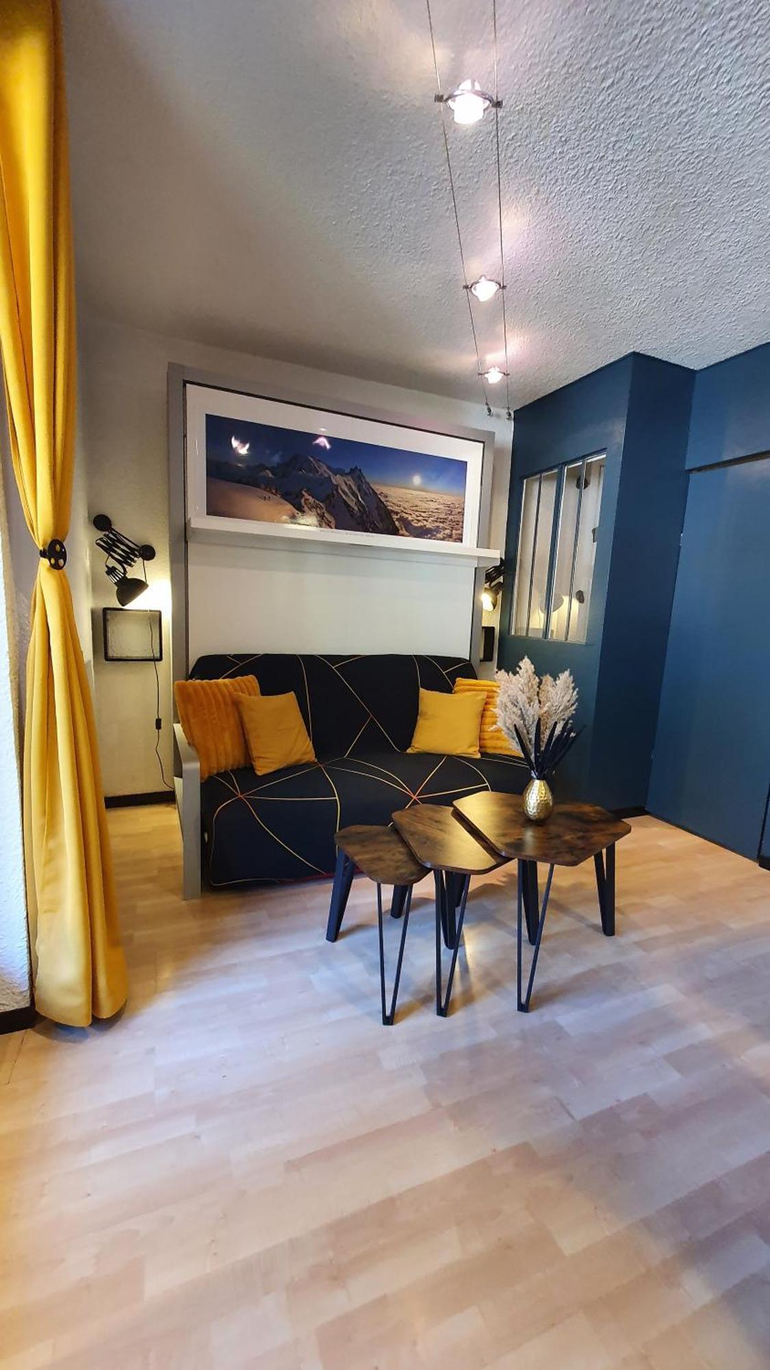 Avec Balcon Apartment