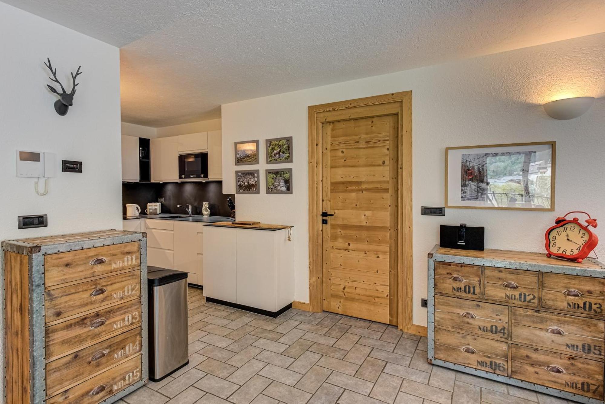 Winn, Alpes Travel, Chamonix, Sleeps 6
