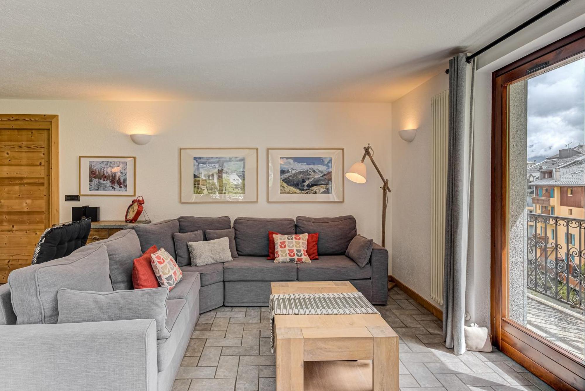 Winn, Alpes Travel, Chamonix, Sleeps 6 Apartment *