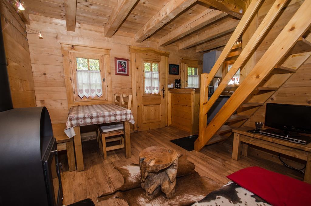 Chalet Sepia *
