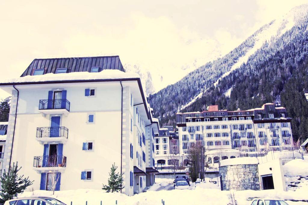 Le Paradis 22 - Year *