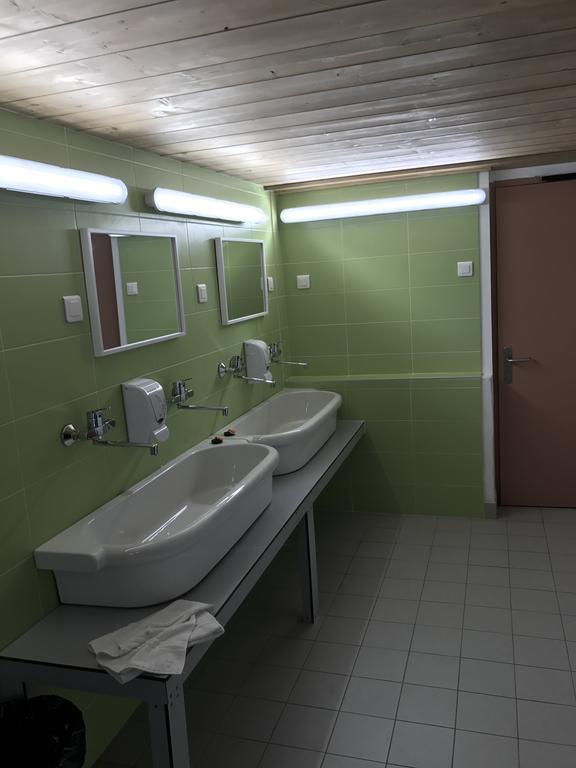 Fleur Des Neiges Hostel