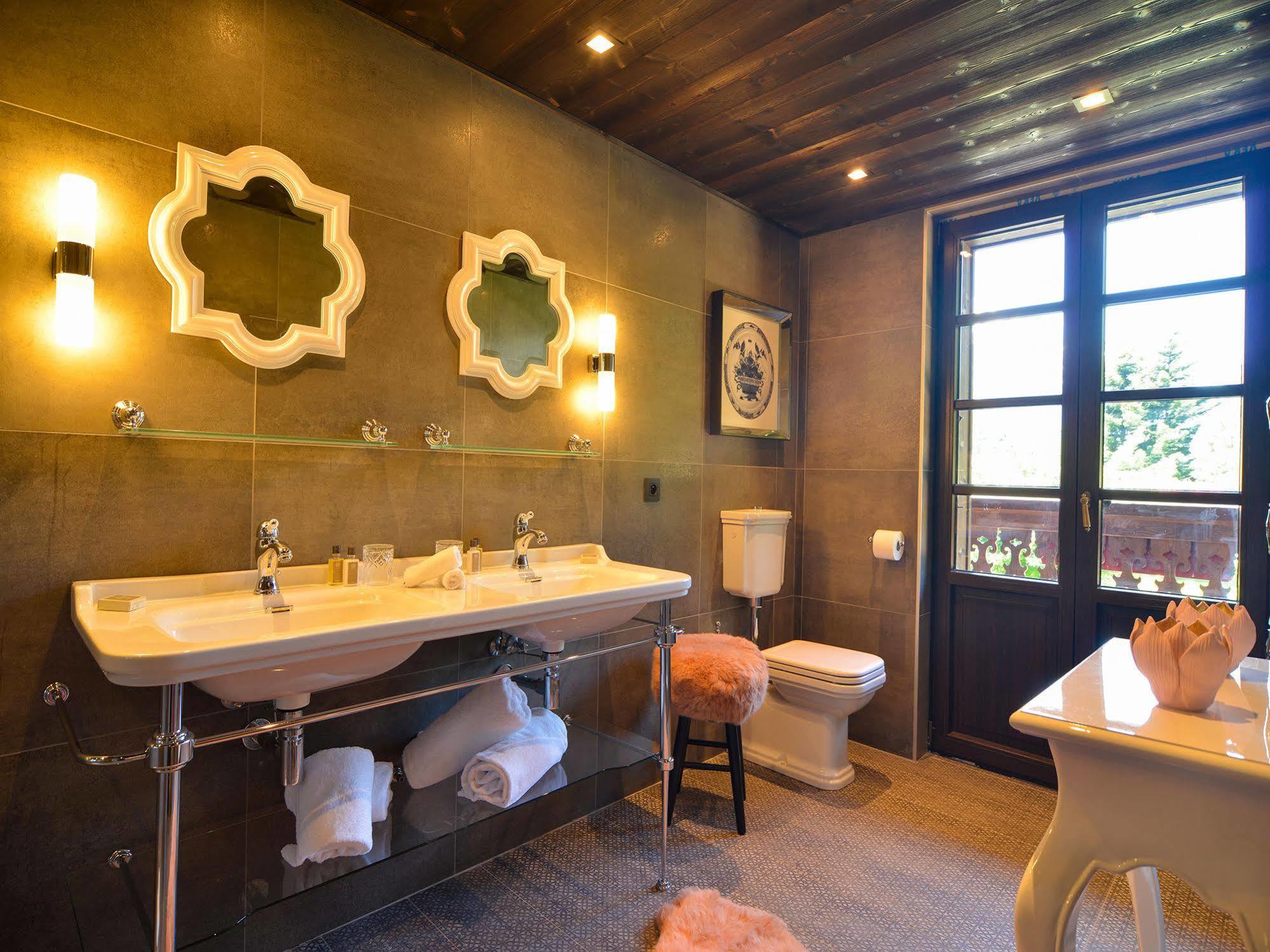 Le Castel Hotel