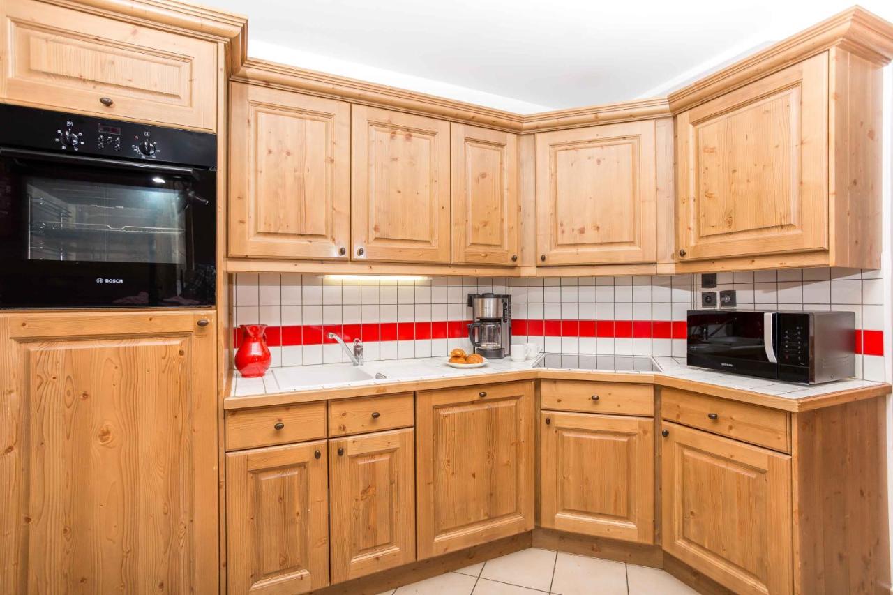 Le Paradis 18 & 18b Appts - Year Apartment