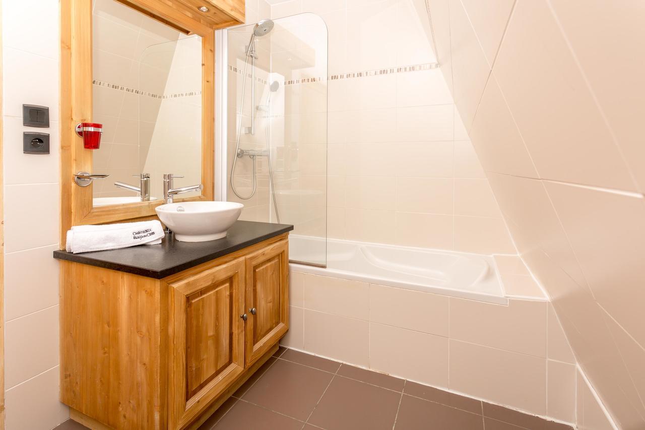 Le Paradis 18 & 18b Appts - Year Apartment