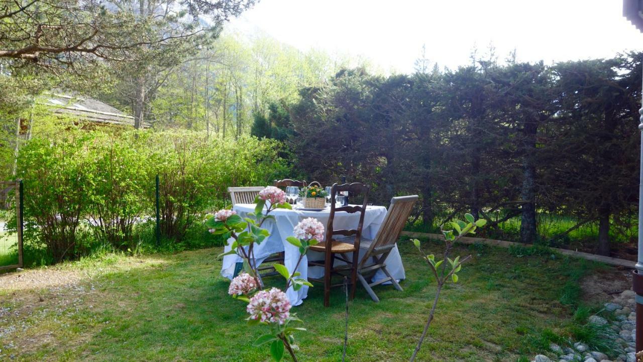 Bel , Son Jardin Et Le Lac *
