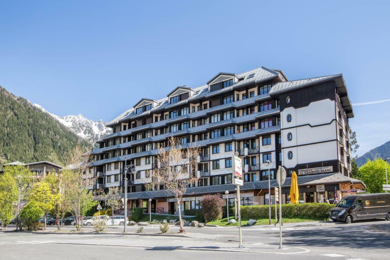 Au Pied Du Mont-blanc - *