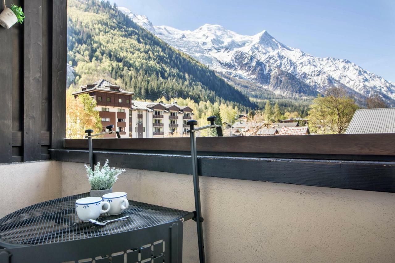 Au Pied Du Mont-blanc - Chamonix