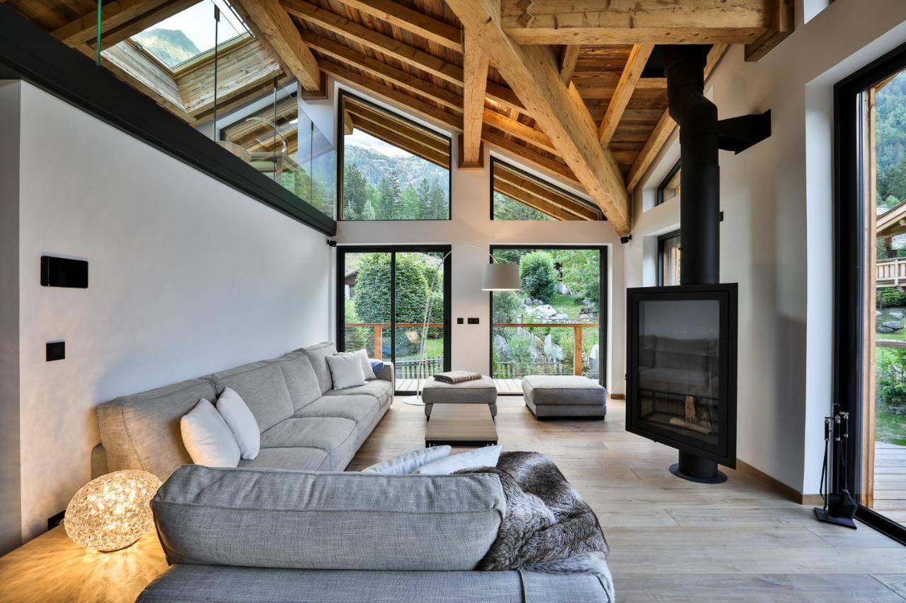 Black Stone Chalet *