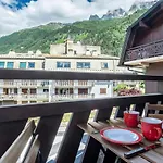 Modern Apt With Balcony In The Center Of Chamonix