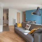 Les Aiguilles- Town centre luxury 2 bedroom apartment