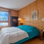 Apartment With Balcony And Mountain View