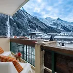 Apartment With Balcony And Mountain View