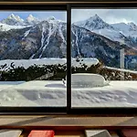Chalet Safari. Face Au Mont-Blanc.