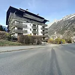 Chamonix: Appt 2P, 4 Pers, Terrasse, Parking, Proche Centre Et Telecabine - Fr-1-507-26