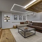 Chalet Green Forest