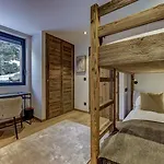 Chalet Green Forest