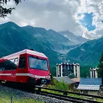 48M With Balcony And Mountain View!