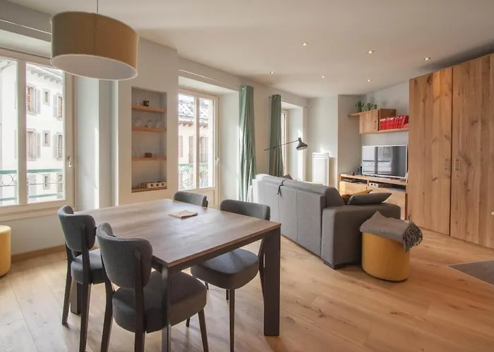 Les Aiguilles- Town centre luxury 2 bedroom apartment