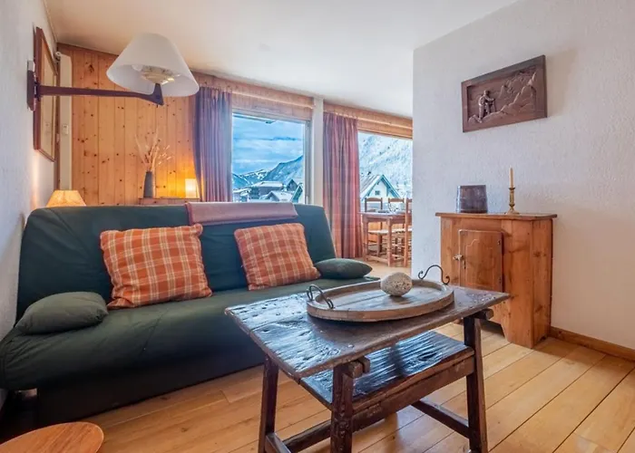 Apartment With Balcony And Mountain View