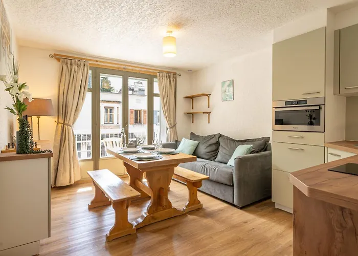Bois Des Fees - Newly Renovated Central Chamonix Apartment