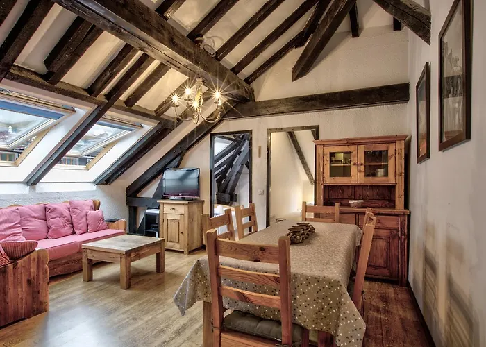 Top Floor Apartment Mansard - Central Chamonix Mont Blanc Haven