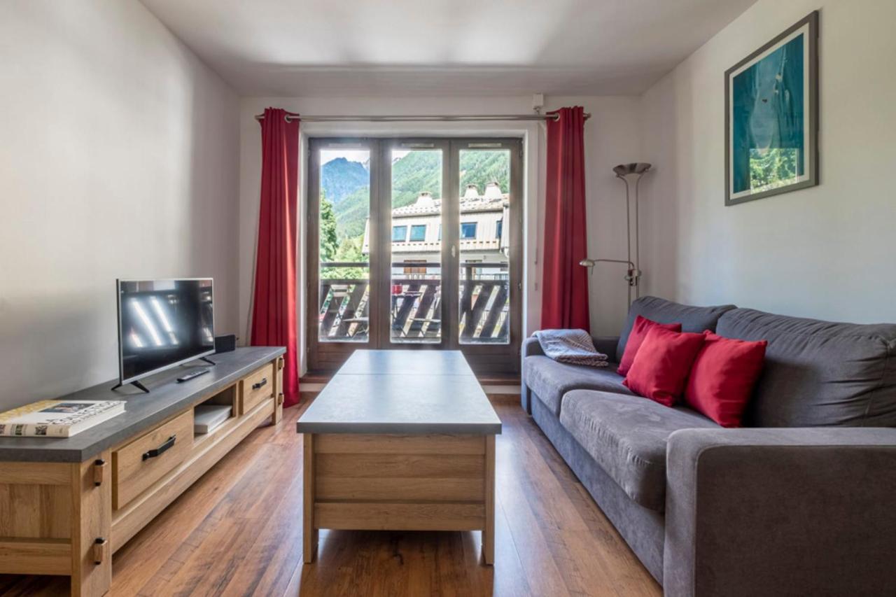 Modern With Balcony In The Center Of