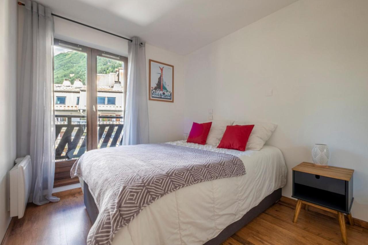 Apartment Modern With Balcony In The Center Of *