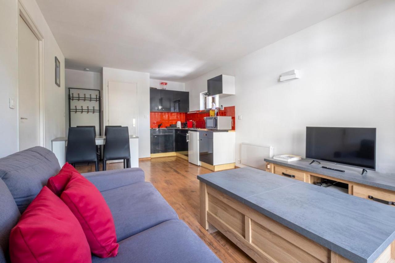 Apartment Modern With Balcony In The Center Of
