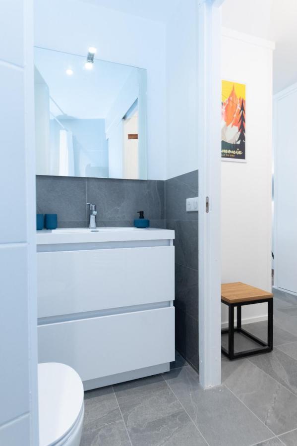 Apartment Charming With Balcony And View In *