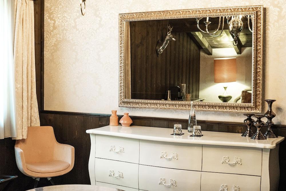 Le Castel Hotel 3*