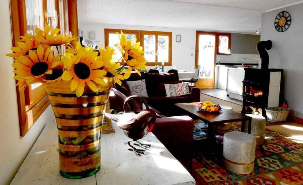 Chalet Falcon With Hot Tub - In A Great Location! *