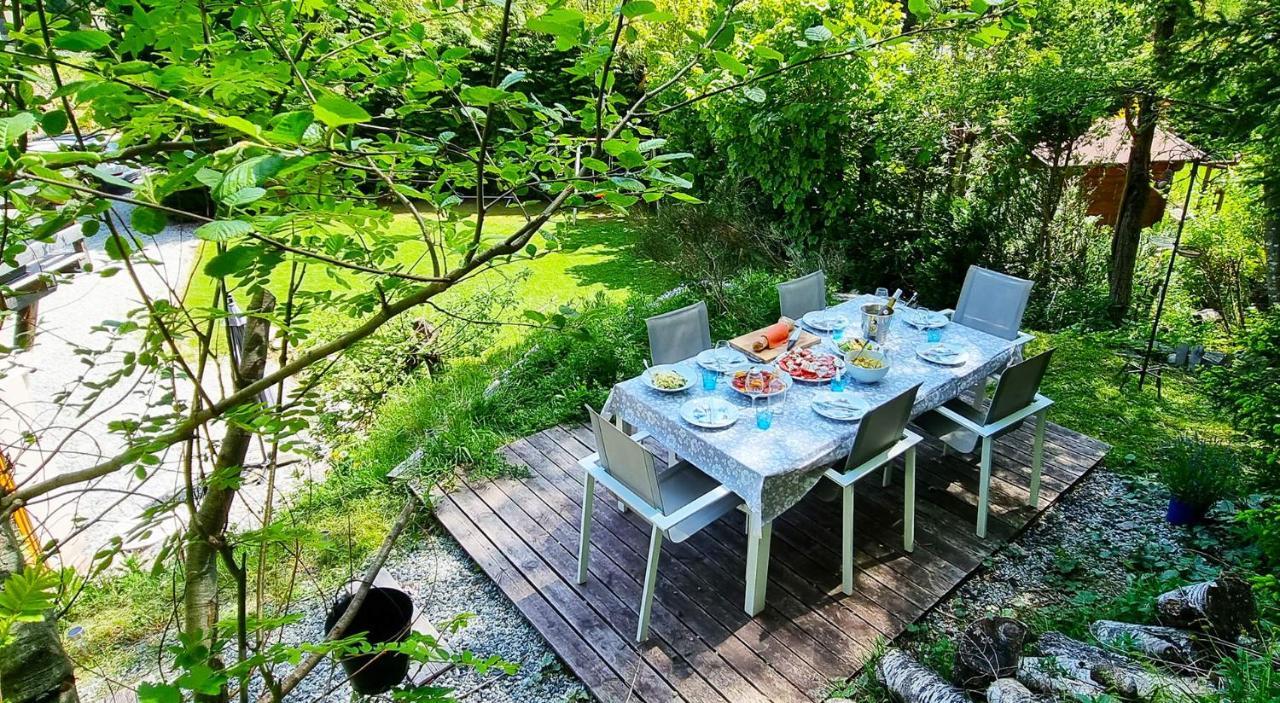 Chalet Falcon With Hot Tub - In A Great Location!