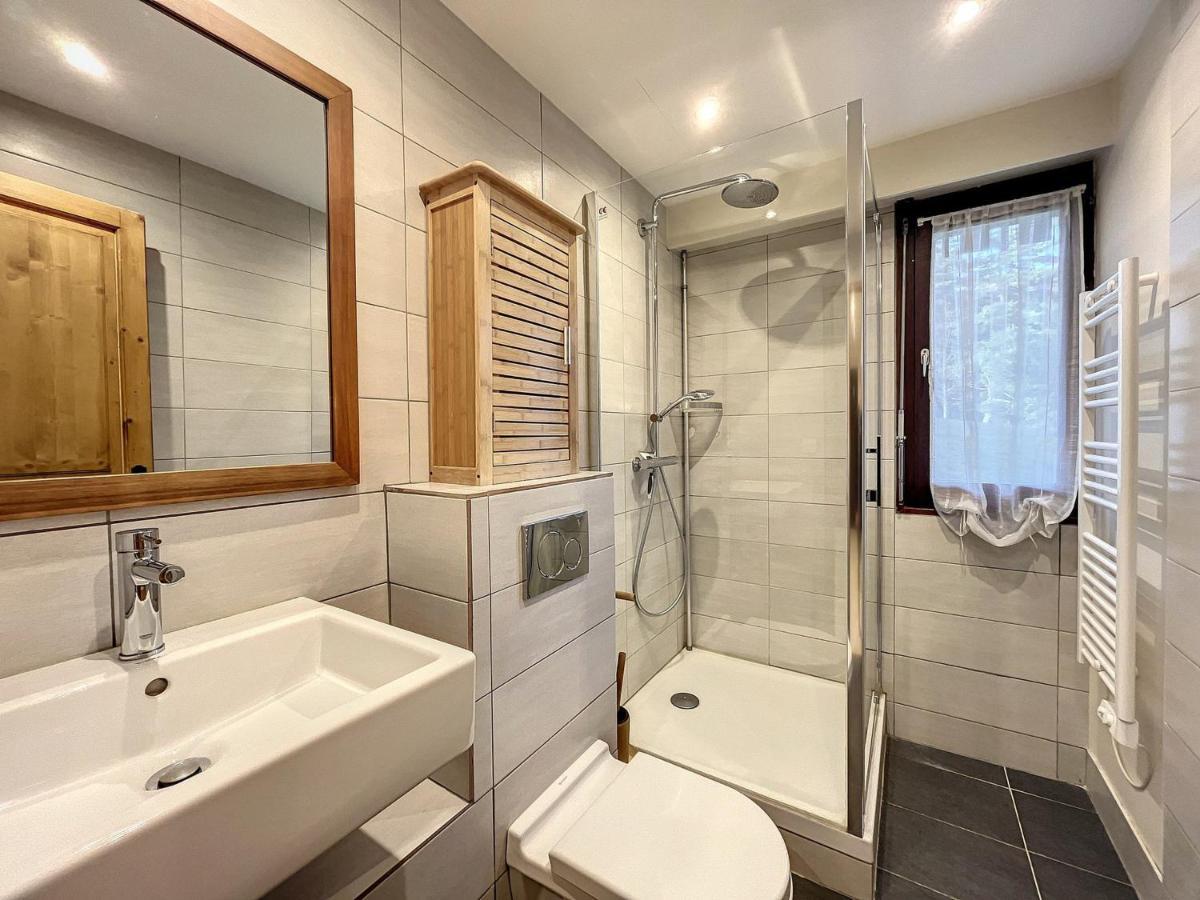 Apartment Chamonix: Appt 2p, 4 Pers, Terrasse, Parking, Proche Centre Et Telecabine - Fr-1-507-26 *