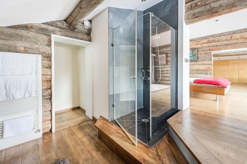 Spectacular Chalet With 5 Ensuite Bedrooms And Sauna