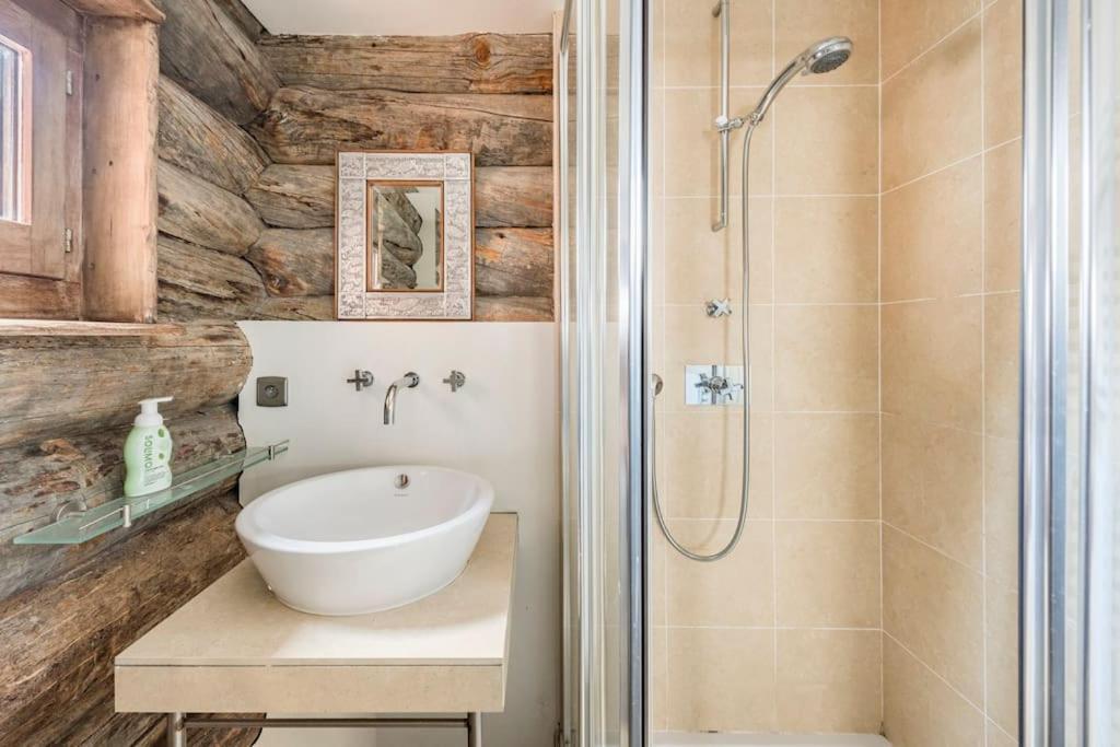 Spectacular Chalet With 5 Ensuite Bedrooms And Sauna